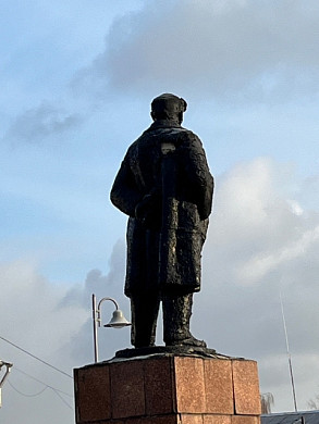 В центре Юрьевца стоит Ленин с дырой в голове